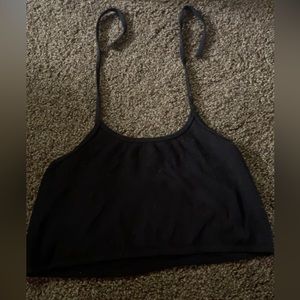 Medium black crop